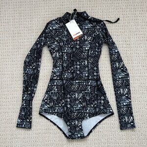 Axesea Black and Gray Geometric Patterned Long Sleeve Swimsuit/Rash Gaurd size 4